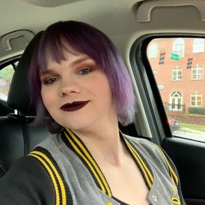 Meet your Posher, Olivia